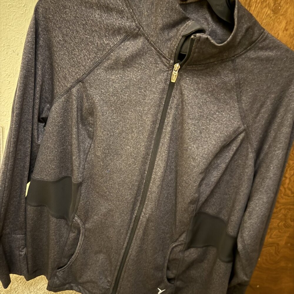 GREY WINDBREAKER